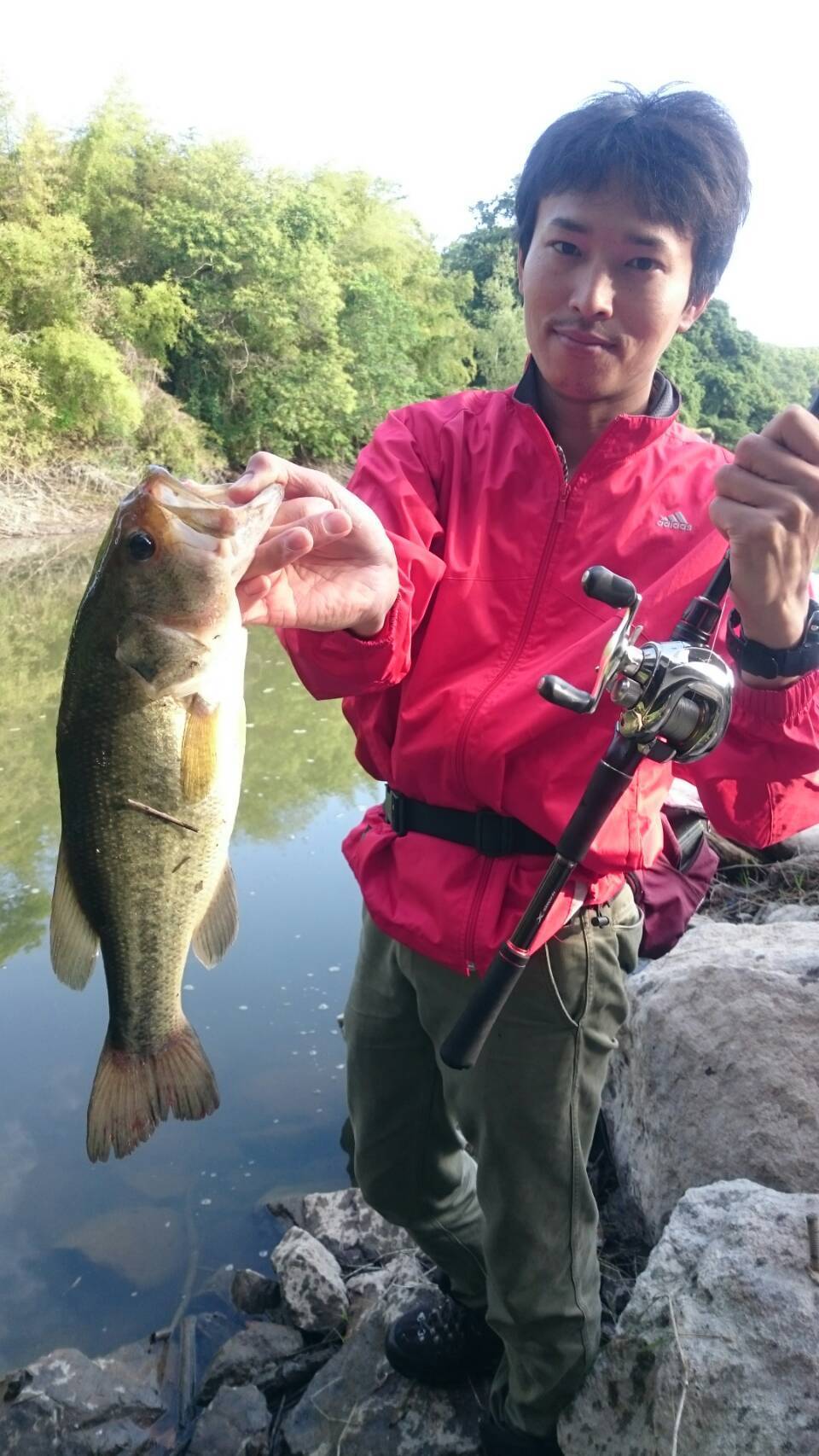 久しぶりのバス釣りで良サイズ 肉と魚と野菜を求めてハンターライフ